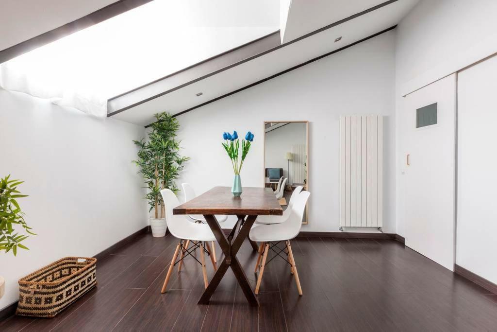 Modern Top Floor Loft At Malasana'S Heart Madrid Bagian luar foto