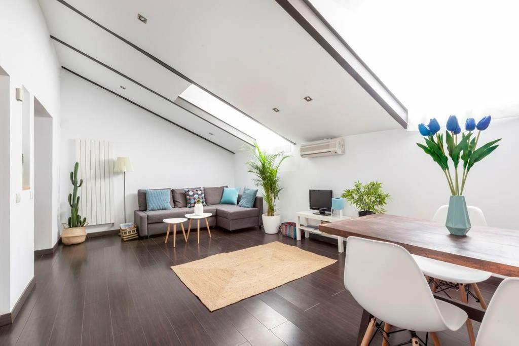Modern Top Floor Loft At Malasana'S Heart Madrid Bagian luar foto
