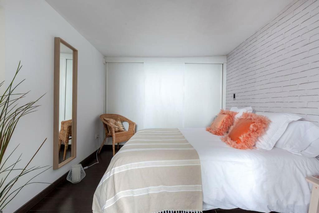 Modern Top Floor Loft At Malasana'S Heart Madrid Bagian luar foto